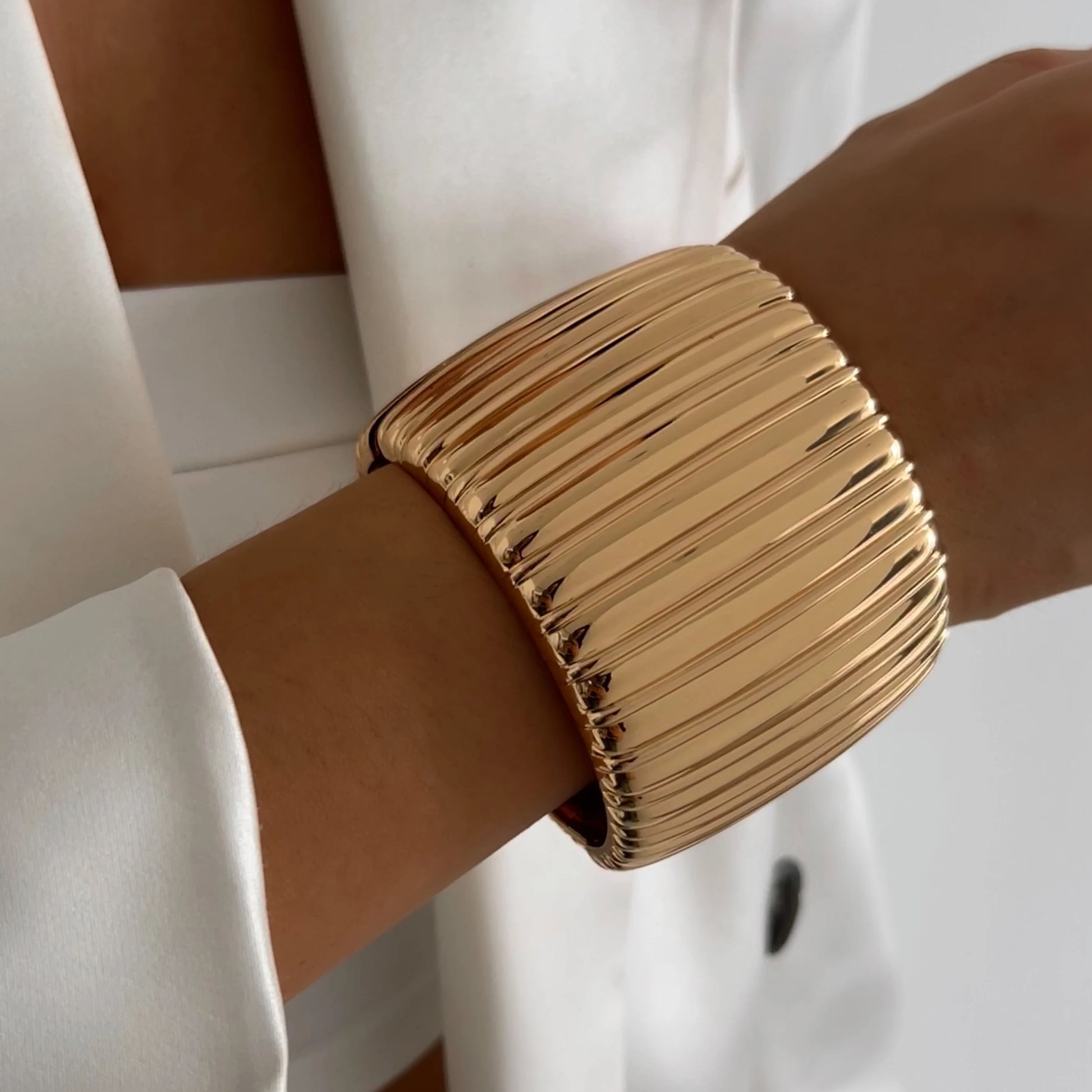 4 Styles of Exaggerated Chunky Cuff Bangles