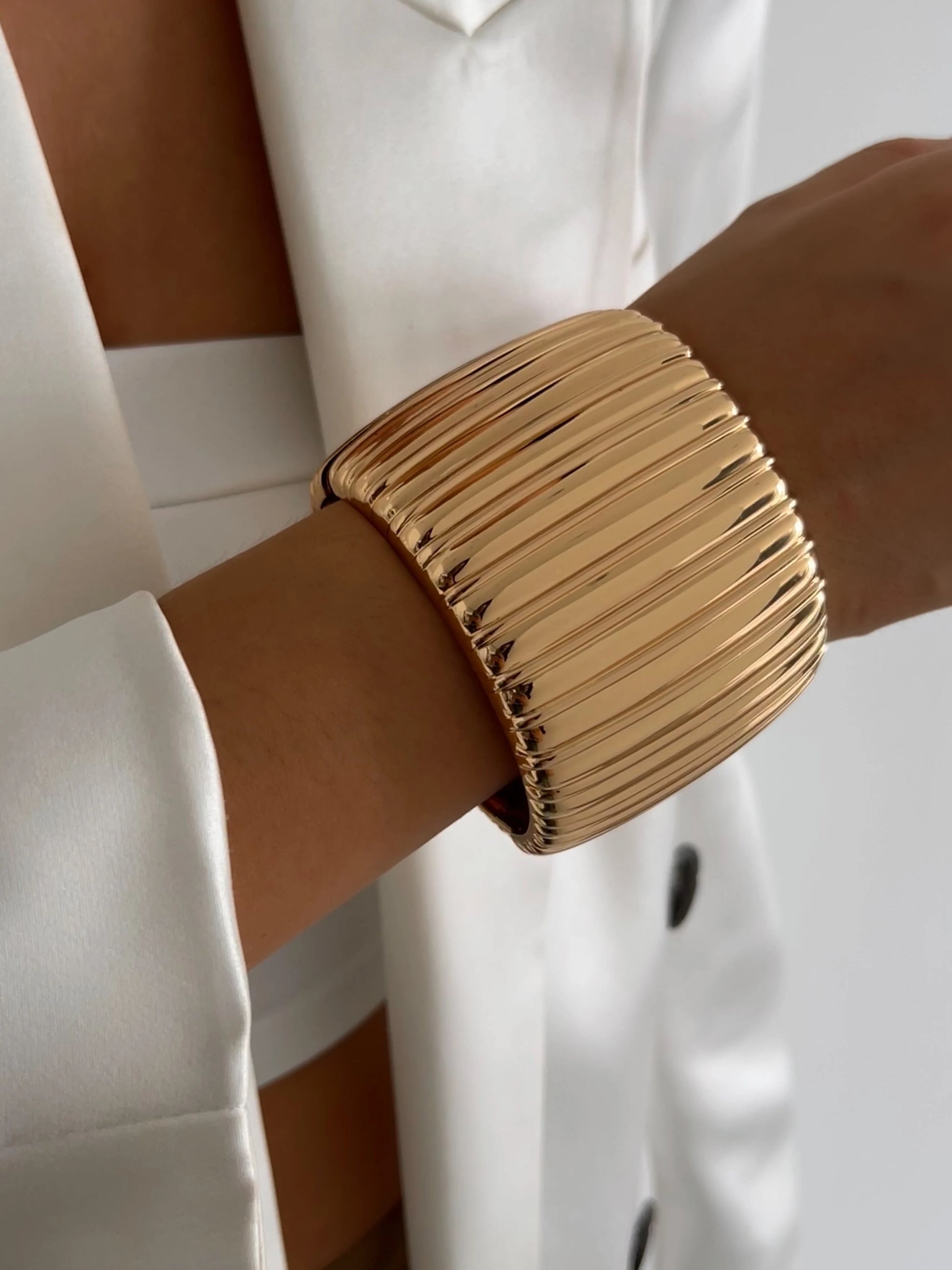 4 Styles of Exaggerated Chunky Cuff Bangles