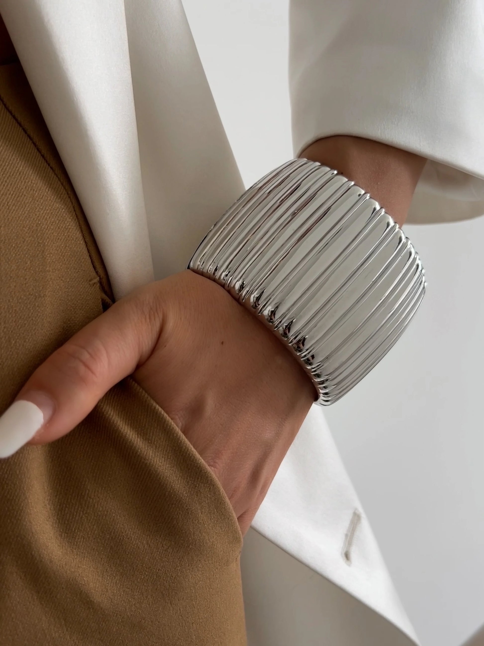 4 Styles of Exaggerated Chunky Cuff Bangles