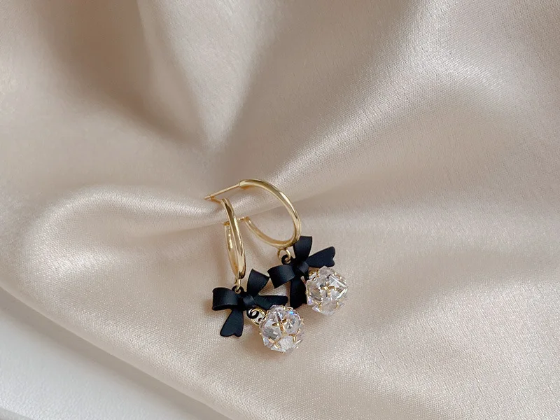 Korean Style Fashion Pearl Camellia Earrings for Women Girls Crystal Pendant Jewelry Lady Trendy Vintage Accessories Ear Rings