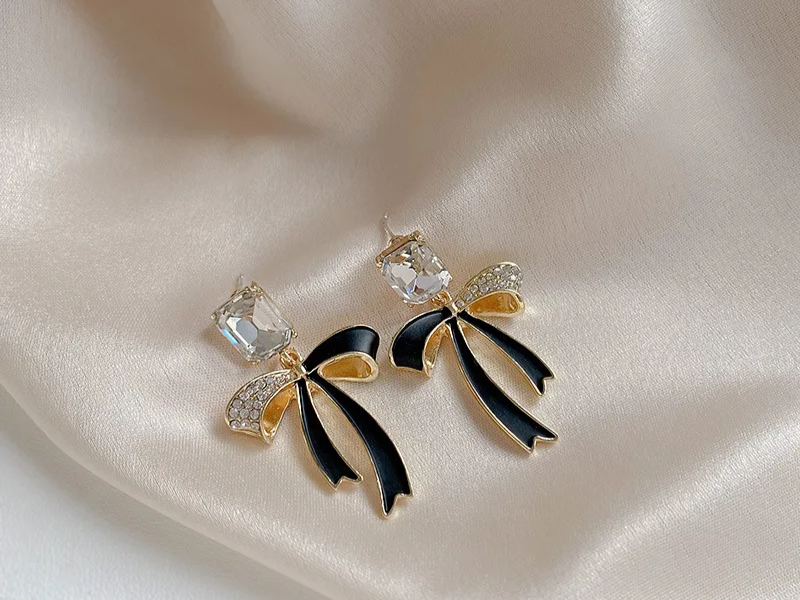 Korean Style Fashion Pearl Camellia Earrings for Women Girls Crystal Pendant Jewelry Lady Trendy Vintage Accessories Ear Rings