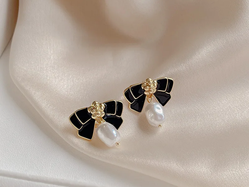 Korean Style Fashion Pearl Camellia Earrings for Women Girls Crystal Pendant Jewelry Lady Trendy Vintage Accessories Ear Rings