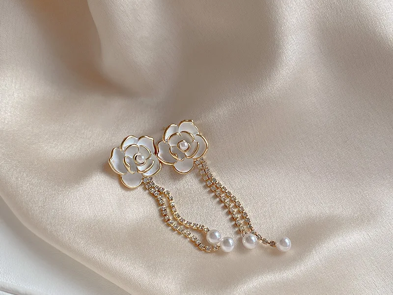 Korean Style Fashion Pearl Camellia Earrings for Women Girls Crystal Pendant Jewelry Lady Trendy Vintage Accessories Ear Rings