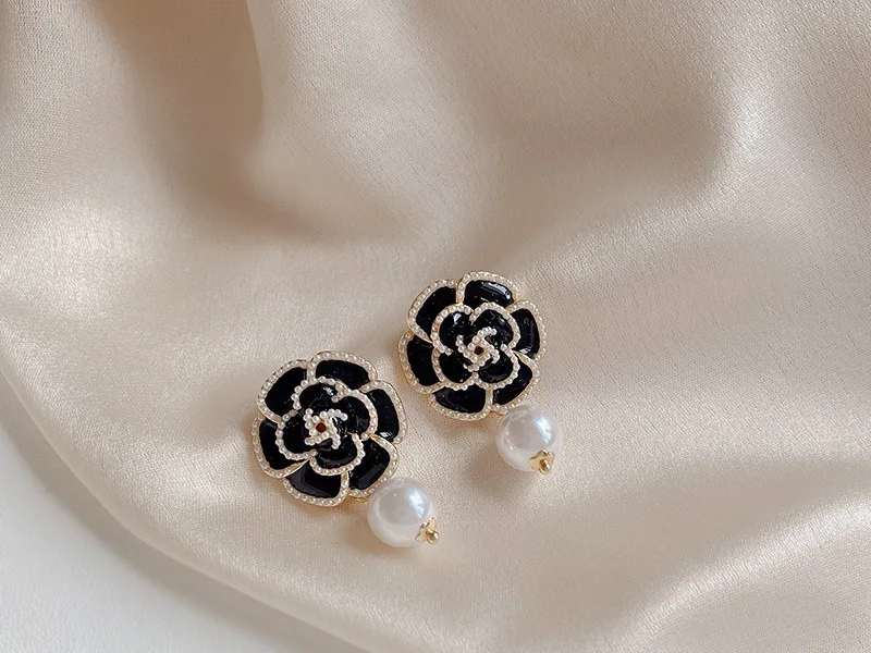 Korean Style Fashion Pearl Camellia Earrings for Women Girls Crystal Pendant Jewelry Lady Trendy Vintage Accessories Ear Rings