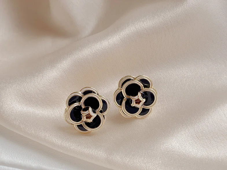 Korean Style Fashion Pearl Camellia Earrings for Women Girls Crystal Pendant Jewelry Lady Trendy Vintage Accessories Ear Rings