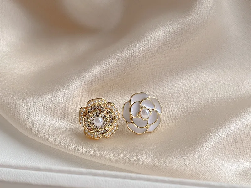 Korean Style Fashion Pearl Camellia Earrings for Women Girls Crystal Pendant Jewelry Lady Trendy Vintage Accessories Ear Rings