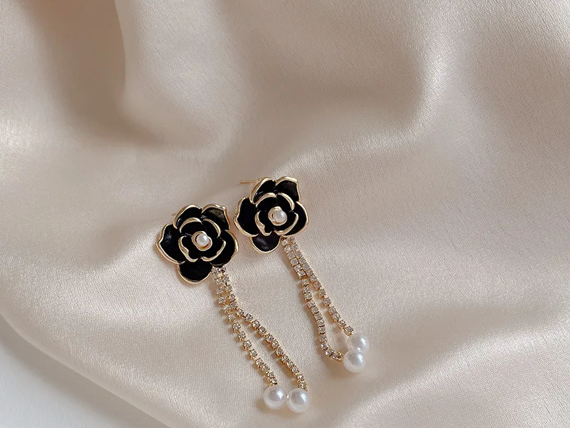 Korean Style Fashion Pearl Camellia Earrings for Women Girls Crystal Pendant Jewelry Lady Trendy Vintage Accessories Ear Rings