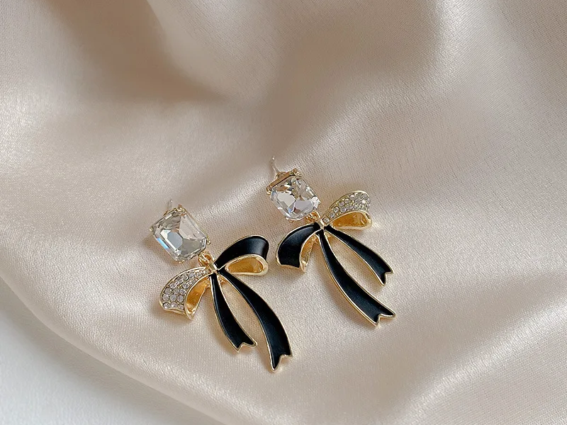 Korean Style Fashion Pearl Camellia Earrings for Women Girls Crystal Pendant Jewelry Lady Trendy Vintage Accessories Ear Rings