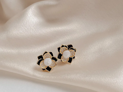 Korean Style Fashion Pearl Camellia Earrings for Women Girls Crystal Pendant Jewelry Lady Trendy Vintage Accessories Ear Rings