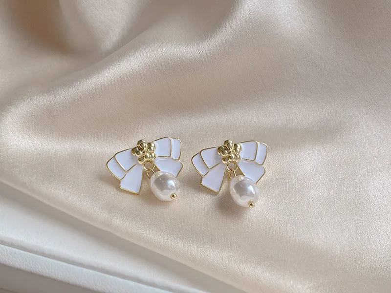 Korean Style Fashion Pearl Camellia Earrings for Women Girls Crystal Pendant Jewelry Lady Trendy Vintage Accessories Ear Rings