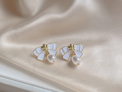 Korean Style Fashion Pearl Camellia Earrings for Women Girls Crystal Pendant Jewelry Lady Trendy Vintage Accessories Ear Rings