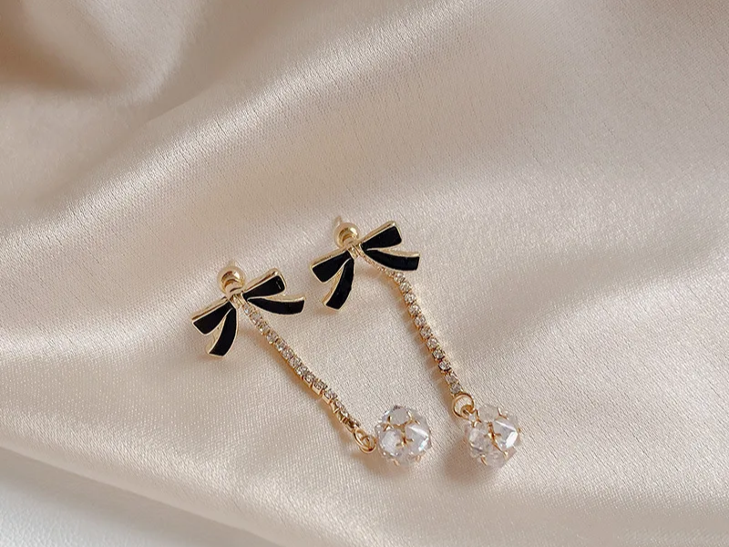 Korean Style Fashion Pearl Camellia Earrings for Women Girls Crystal Pendant Jewelry Lady Trendy Vintage Accessories Ear Rings