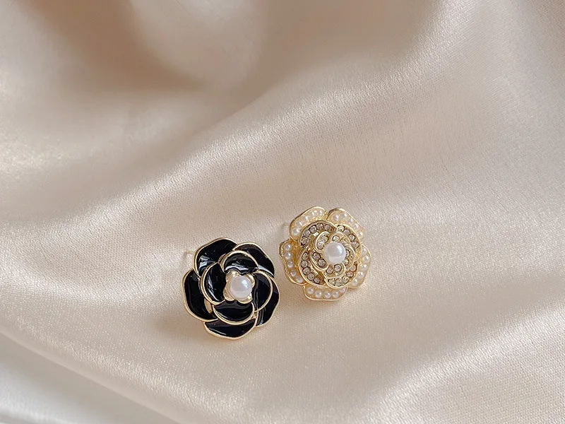 Korean Style Fashion Pearl Camellia Earrings for Women Girls Crystal Pendant Jewelry Lady Trendy Vintage Accessories Ear Rings