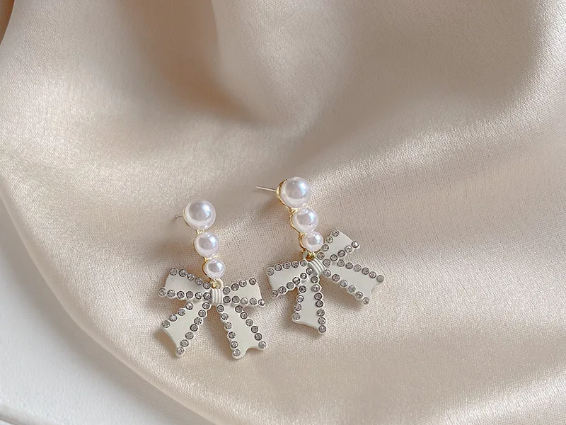 Korean Style Fashion Pearl Camellia Earrings for Women Girls Crystal Pendant Jewelry Lady Trendy Vintage Accessories Ear Rings