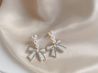 Korean Style Fashion Pearl Camellia Earrings for Women Girls Crystal Pendant Jewelry Lady Trendy Vintage Accessories Ear Rings