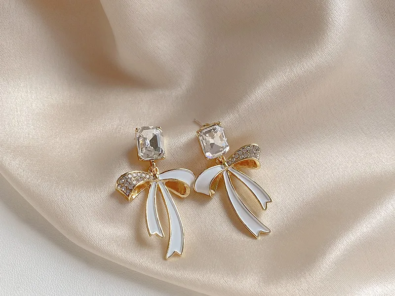 Korean Style Fashion Pearl Camellia Earrings for Women Girls Crystal Pendant Jewelry Lady Trendy Vintage Accessories Ear Rings