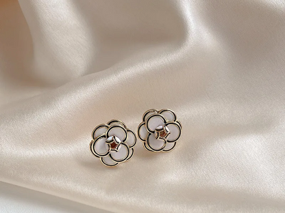 Korean Style Fashion Pearl Camellia Earrings for Women Girls Crystal Pendant Jewelry Lady Trendy Vintage Accessories Ear Rings