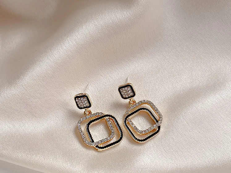 Korean Style Fashion Pearl Camellia Earrings for Women Girls Crystal Pendant Jewelry Lady Trendy Vintage Accessories Ear Rings