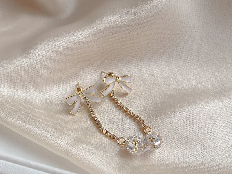 Korean Style Fashion Pearl Camellia Earrings for Women Girls Crystal Pendant Jewelry Lady Trendy Vintage Accessories Ear Rings